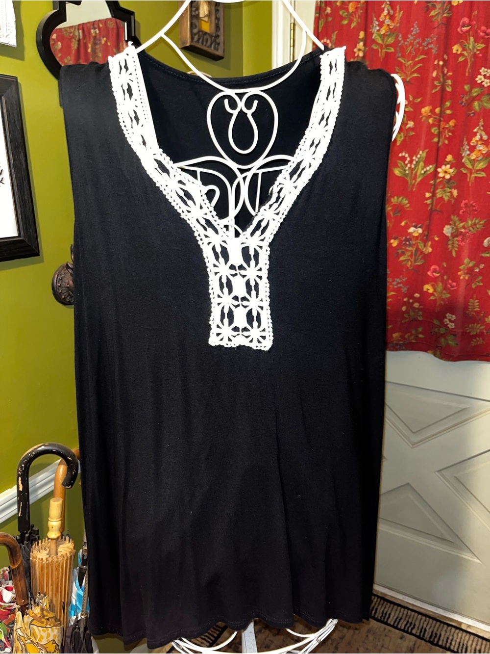 Black White Battenberg Lace Crochet V-Neck Shark Bite Hem 2X